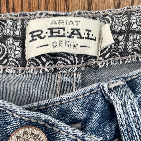 Girls size 14 Ariat real denim jeans. - Picture 5 of 6